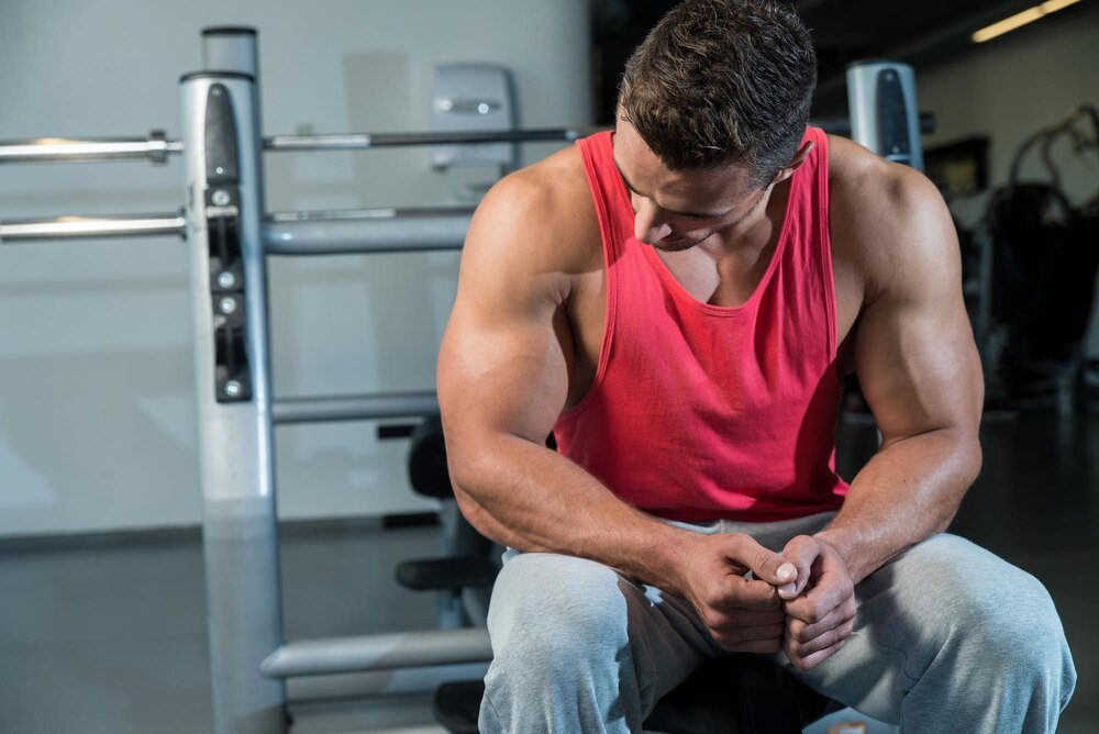 Zerwany biceps: jak rozpoznać i leczyć uraz mięśnia dwugłowego ramienia